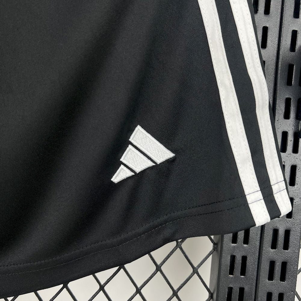 Manchester United 2025/26 Home Shorts 2