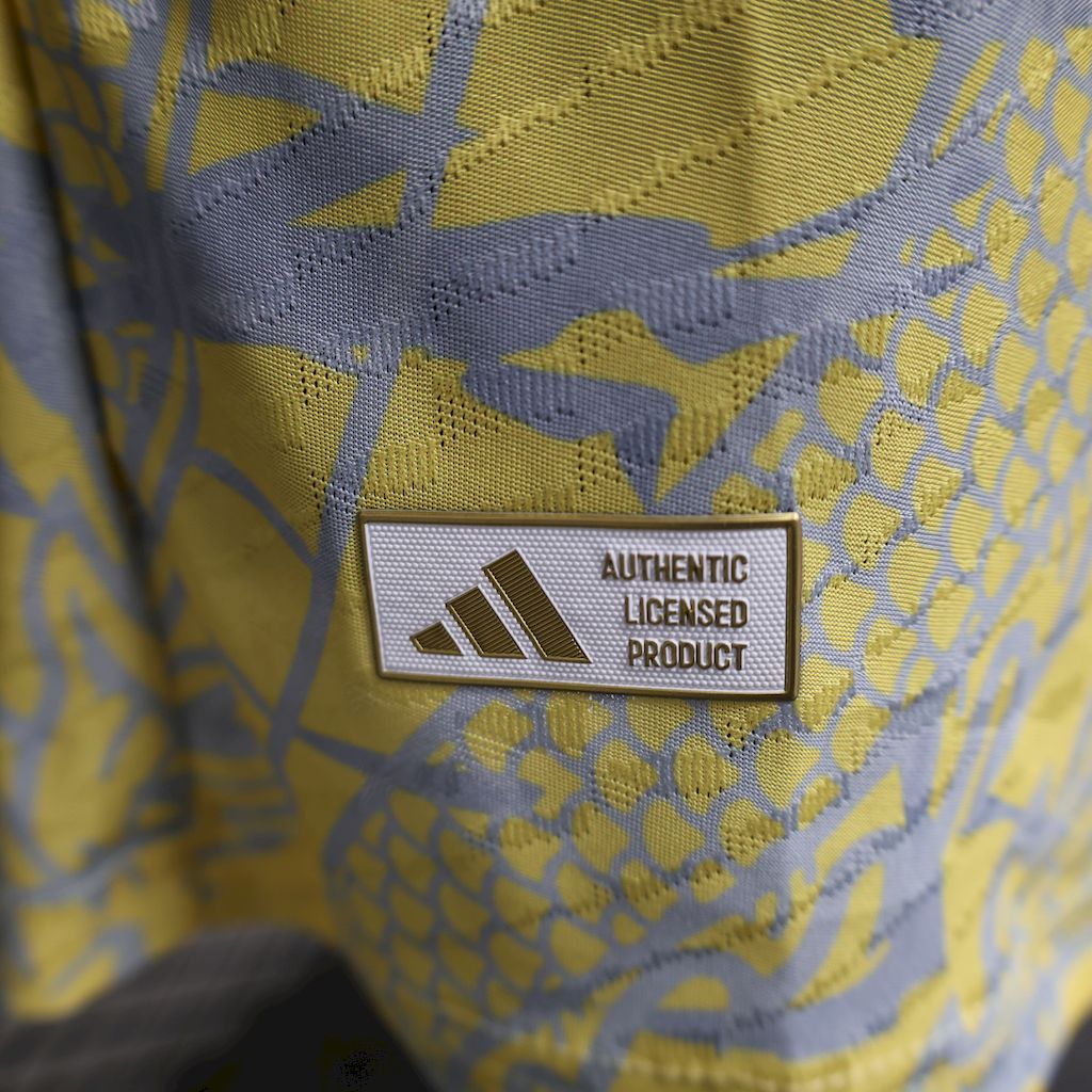 Camisa Real Madrid 2025/26 Edição Especial Bege Versão Jogador