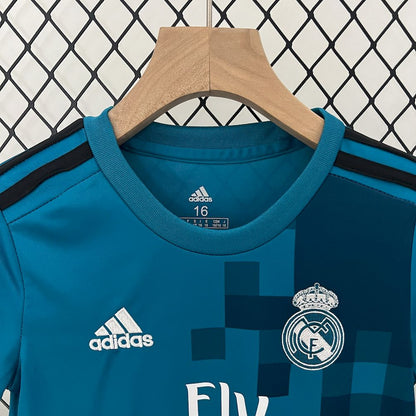 Camisa e shorts retrô infantil do Real Madrid 2017/18