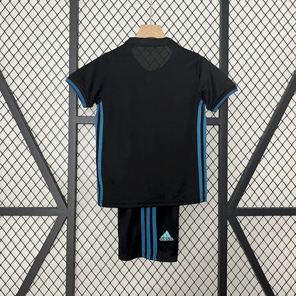 Camisa e shorts retrô infantil do Real Madrid 2017/18