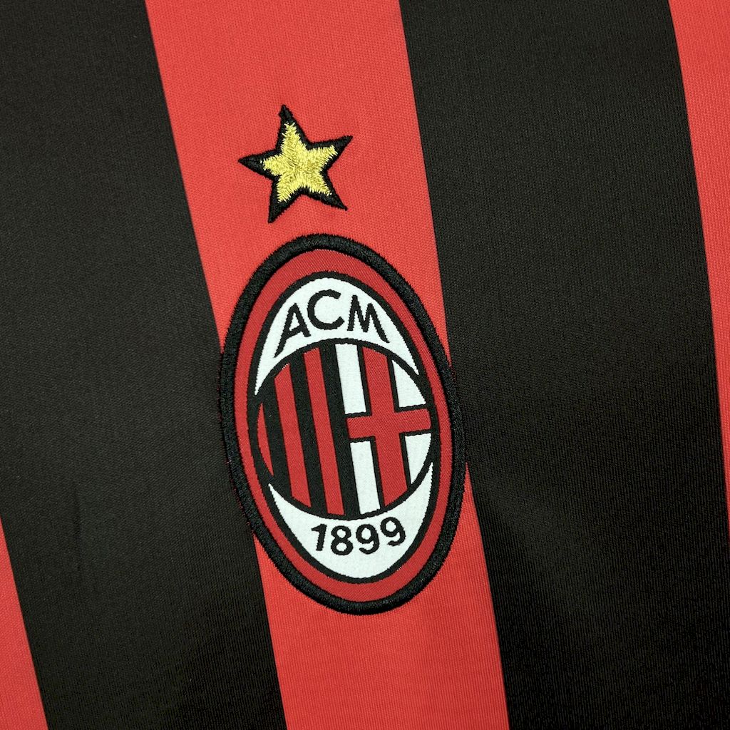 Camisa retrô titular do AC Milan 2017/18