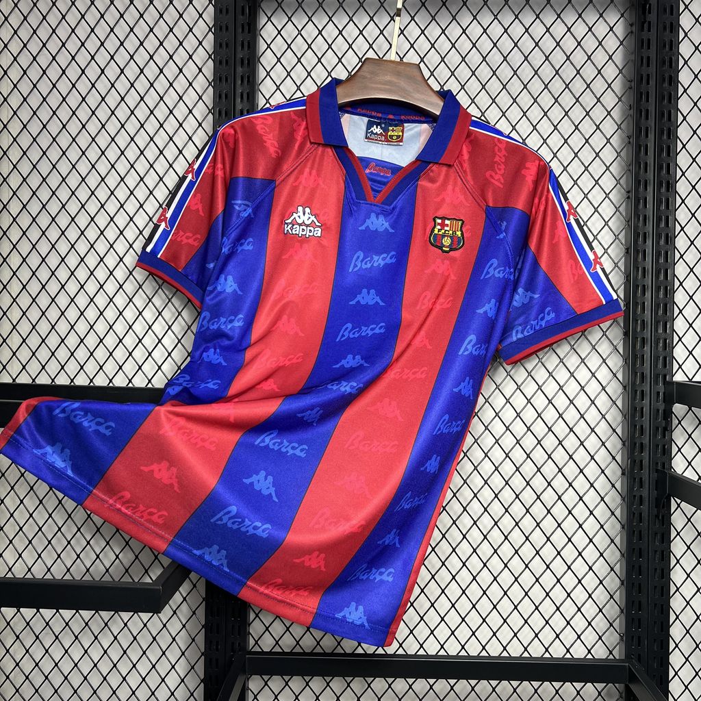 Camisa retrô titular do Barcelona 1995/97