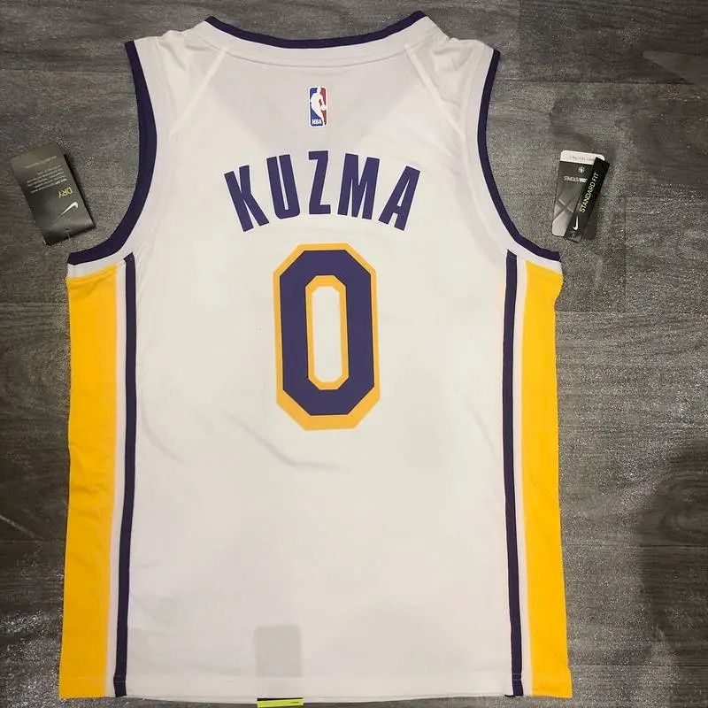 Camisa Kyle Kuzma Masculina Branca Versão Jogador – Edição Clássica Retro