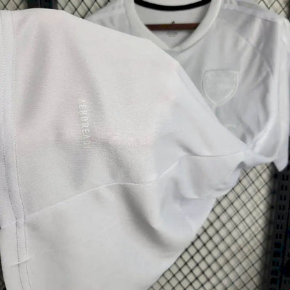 Camisa branca do Arsenal 2024/25