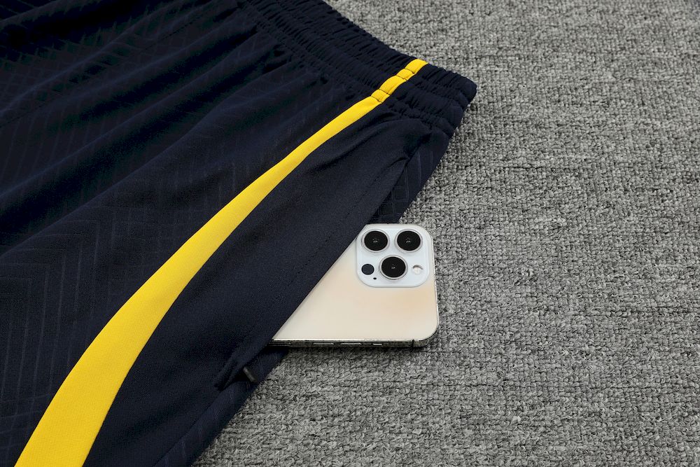 Camisa de treino adulto Barcelona 2023/24 + short 418
