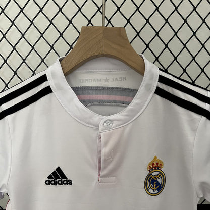 Camisa e shorts retrô infantil do Real Madrid 2014/15