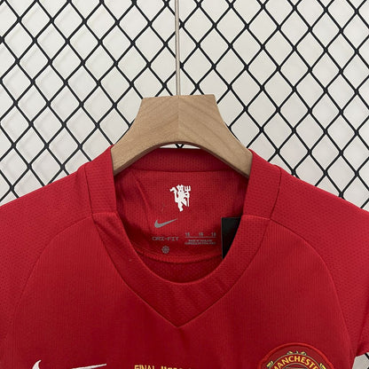 Camisa e shorts retrô infantil Manchester United 2007/08