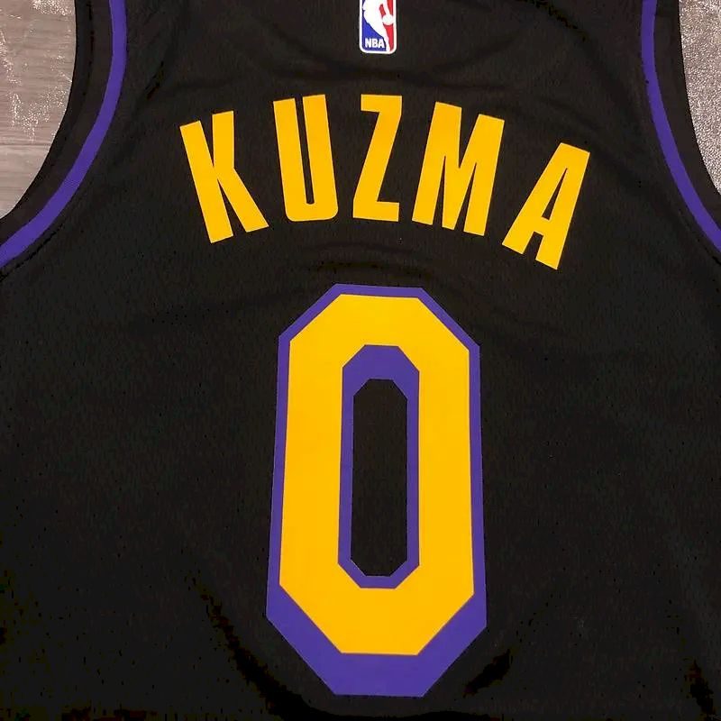 Camisa Masculina Kyle Kuzma 2020-21 Preta Swingman Versão Jogador – Noche Latina