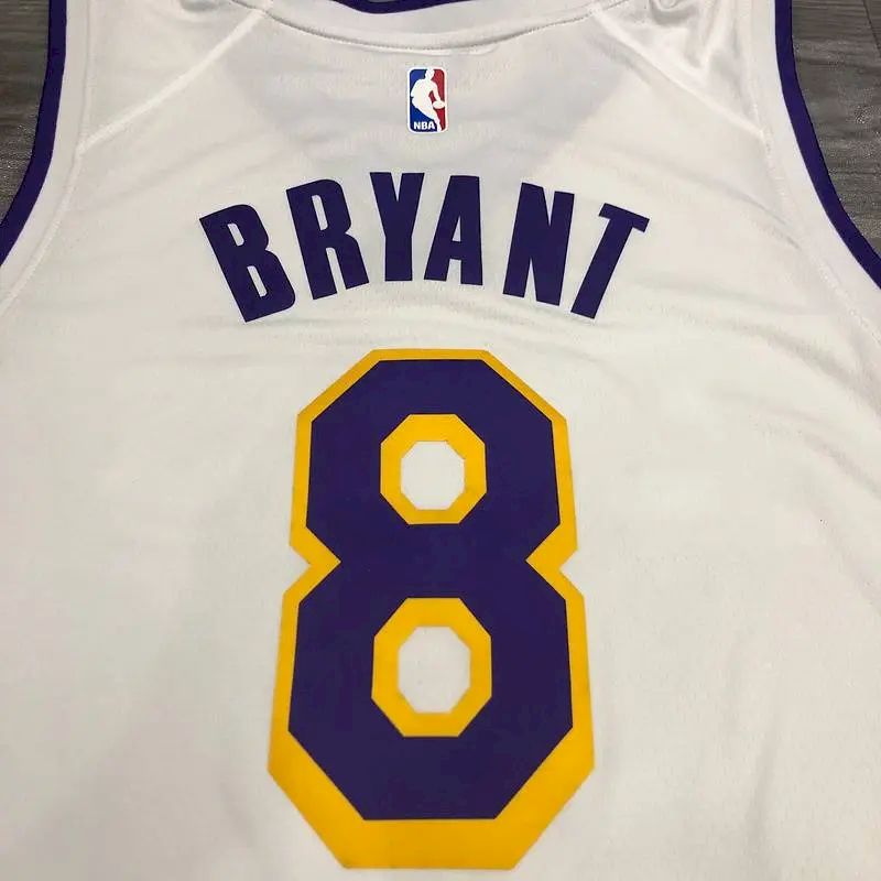 Camisa Kobe Bryant Masculina Branca Versão Jogador – Edição Clássica Retro