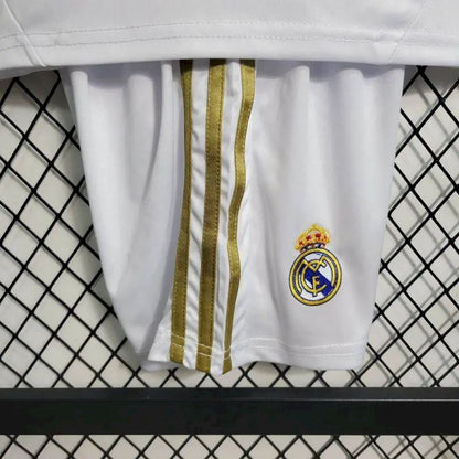 Camisa e shorts retrô infantil do Real Madrid 2011/12