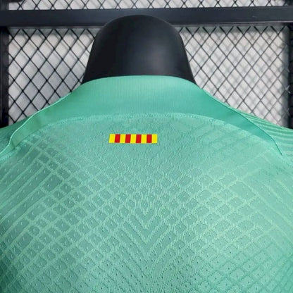 Camisa de treino pré-jogo do Barcelona 2023/24, versão jogador