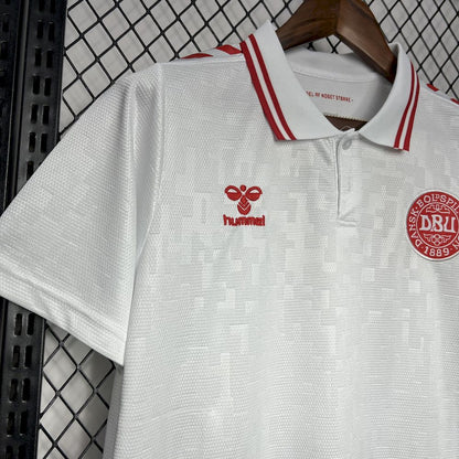 Camisa reserva da Dinamarca para a Eurocopa 2024/25