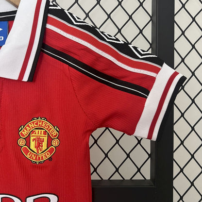 Camisa e shorts retrô infantil Manchester United 1998/99