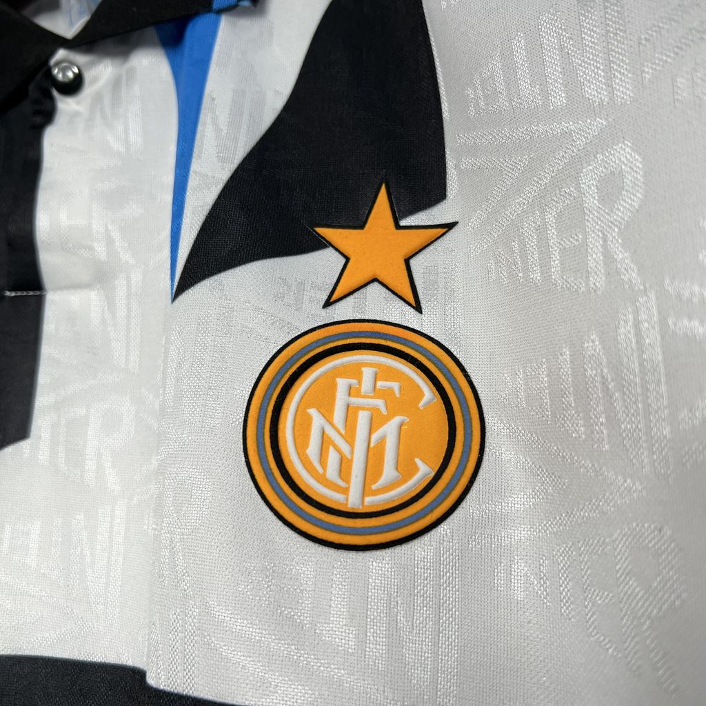 Camisa retrô reserva do Inter de Milão 1992/93