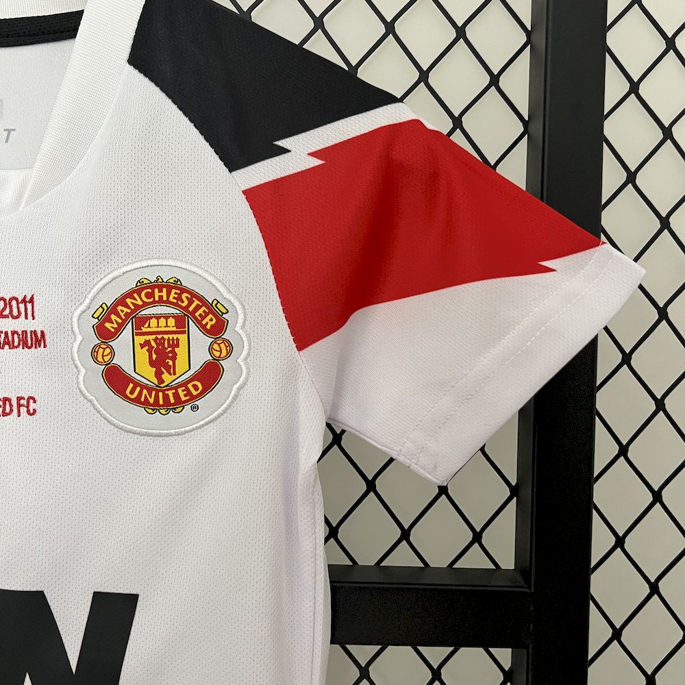 Camisa e shorts retrô infantil Manchester United 2010/11