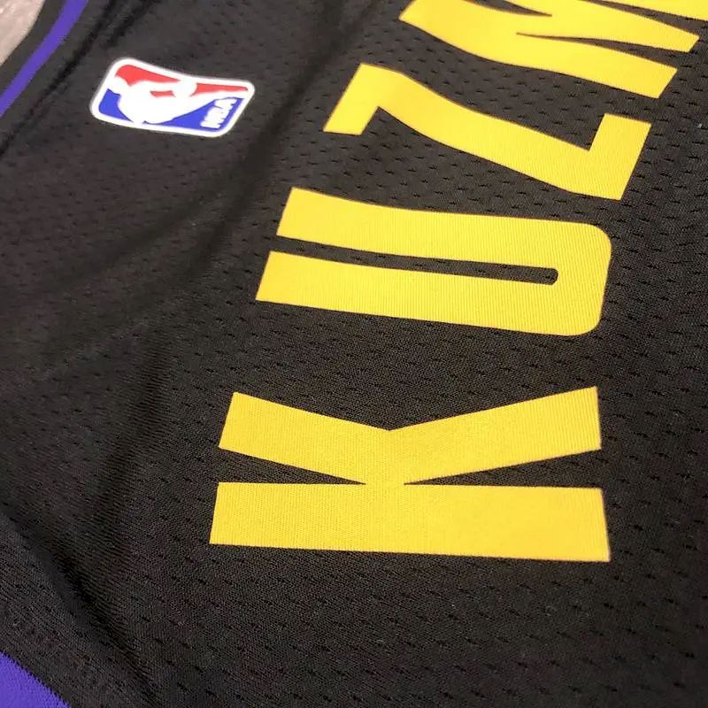 Camisa Masculina Kyle Kuzma 2020-21 Preta Swingman Versão Jogador – Noche Latina