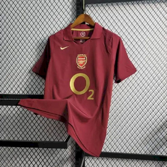 Camisa retrô do Arsenal 2005/06