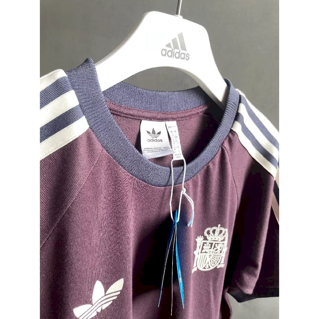 Camisa retrô da Espanha 2024/25 com a marca Co Branded