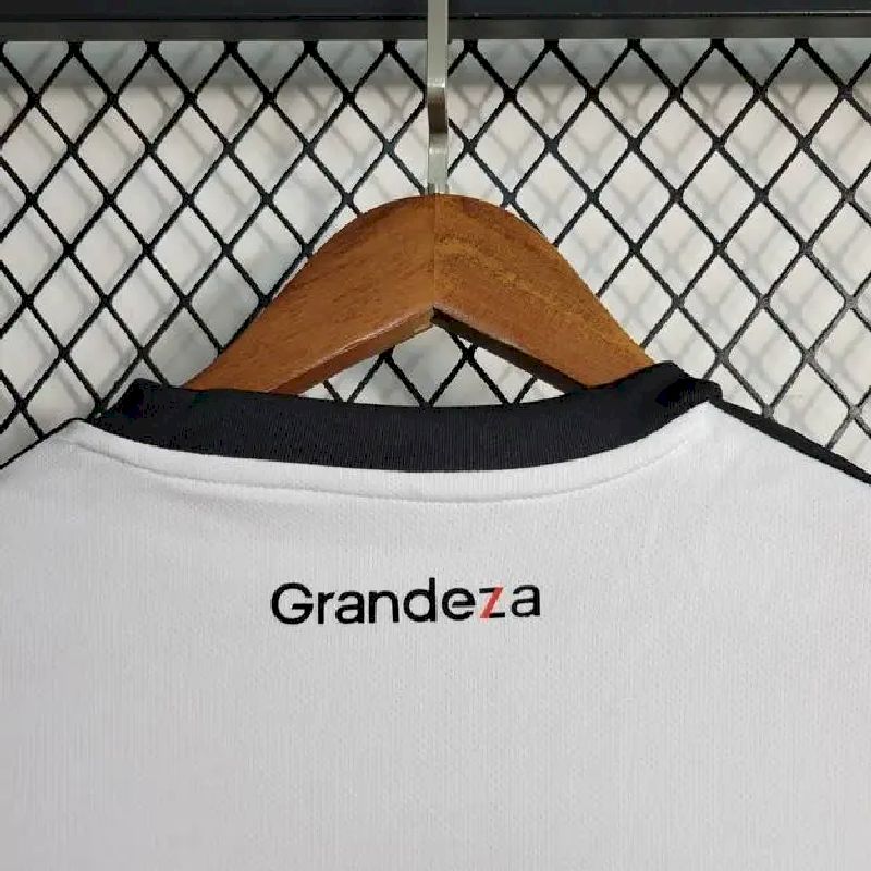 Camisa pré-jogo do River Plate 2023/24