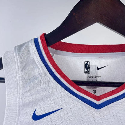 Camisa branca do time juvenil Kawhi Leonard