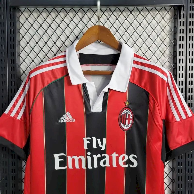Camisa retrô titular do AC Milan 2012/13