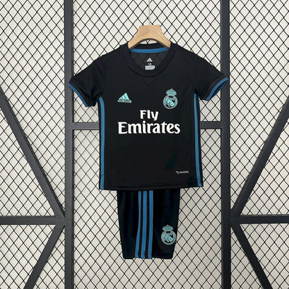 Camisa e shorts retrô infantil do Real Madrid 2017/18