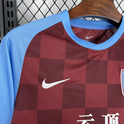 Camisa retrô do Aston Villa 2011/12