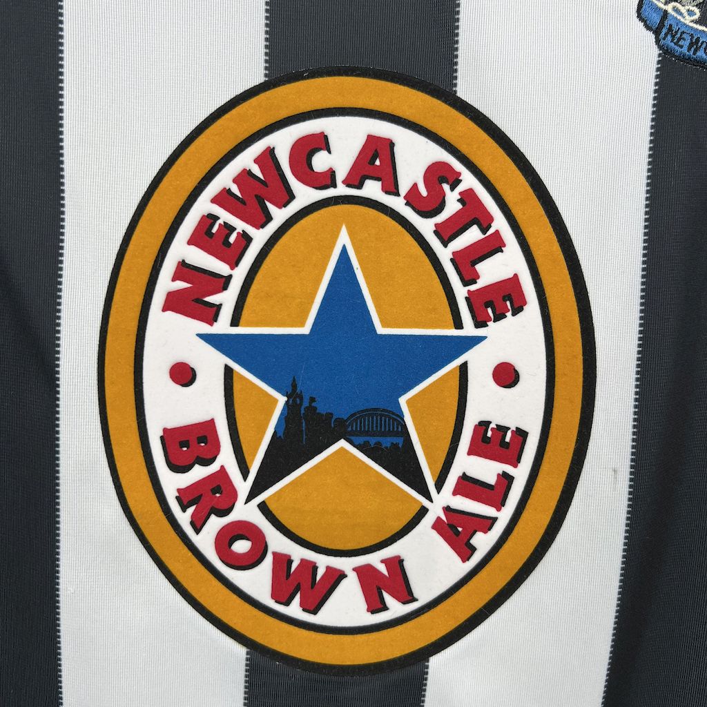 Camisa retrô do Newcastle United 1999/00