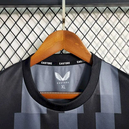 Camisa de treino pré-jogo do Newcastle United 2023/24