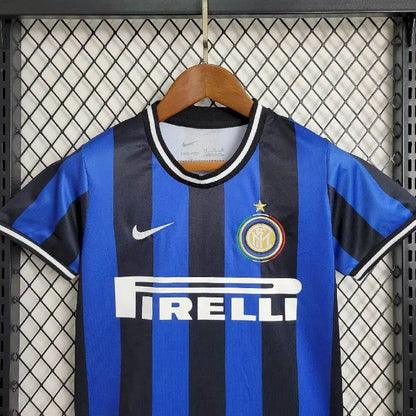Camisa e shorts retrô infantil Inter de Milão 2009/10