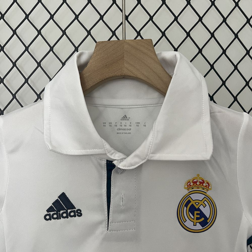 Camisa e shorts retrô infantil do Real Madrid 2016/17