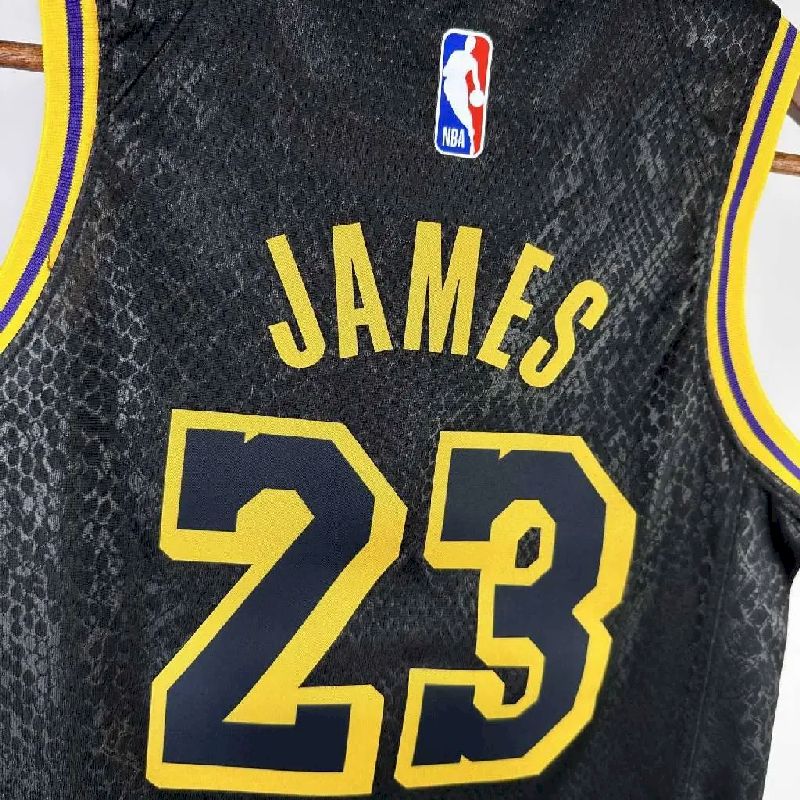 Camisa preta do time juvenil LeBron James