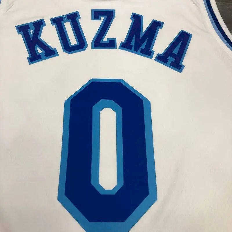 Camisa Kyle Kuzma Masculina Branca Versão Jogador – Edição Clássica Retro