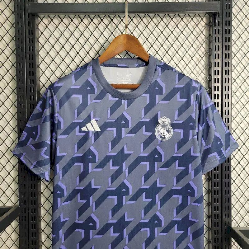 Camisa de treino pré-jogo do Real Madrid 2023/24