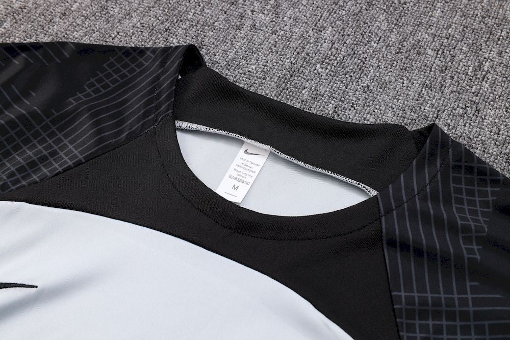 Camisa de treino adulto Barcelona 2023/24 + short 815