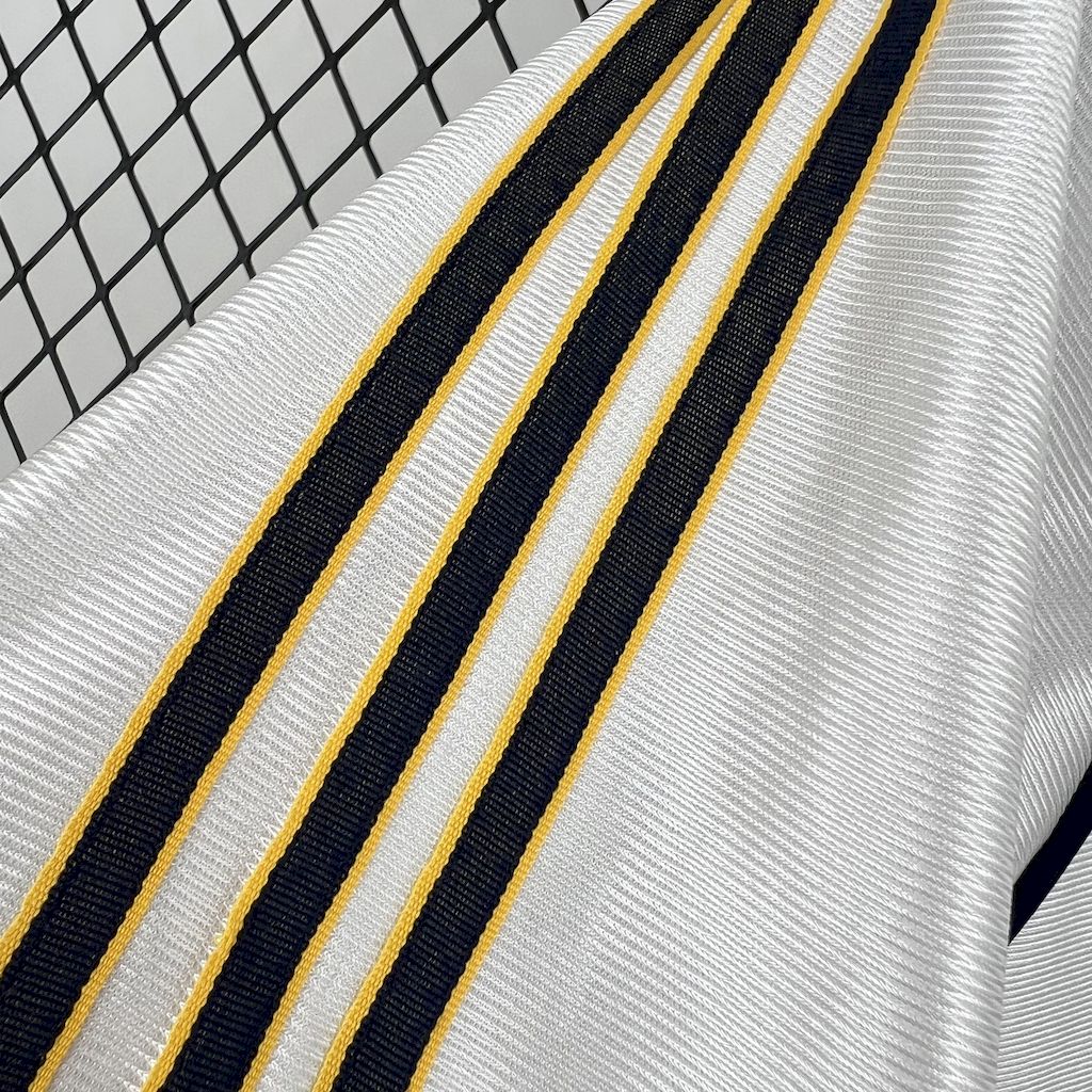 Camisa retrô do Real Madrid 1998/00