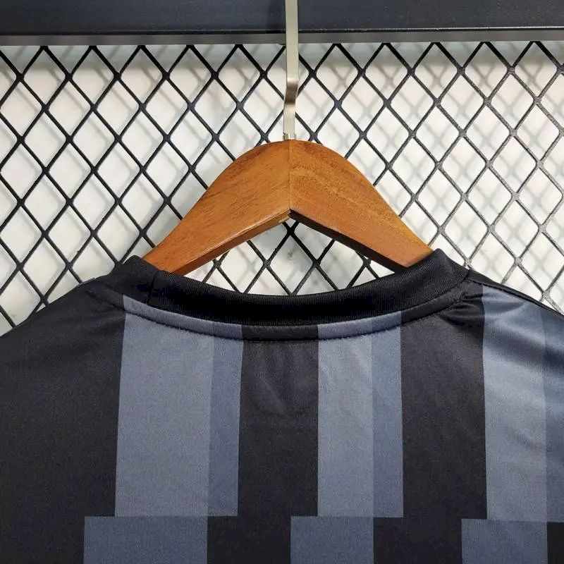 Camisa de treino pré-jogo do Newcastle United 2023/24