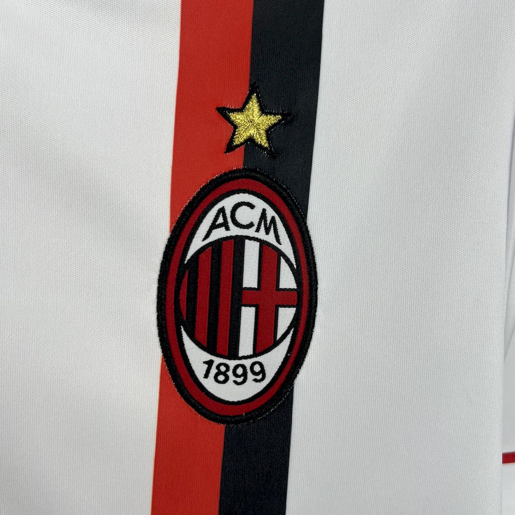Camisa retrô reserva do AC Milan 2011/12
