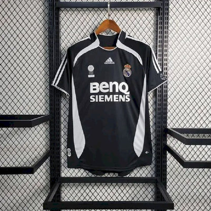 Camisa reserva retrô do Real Madrid 2006/07