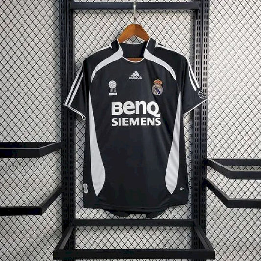 Camisa reserva retrô do Real Madrid 2006/07