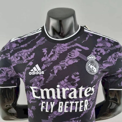 Camisa pré-jogo do Real Madrid 2022/23, versão jogador