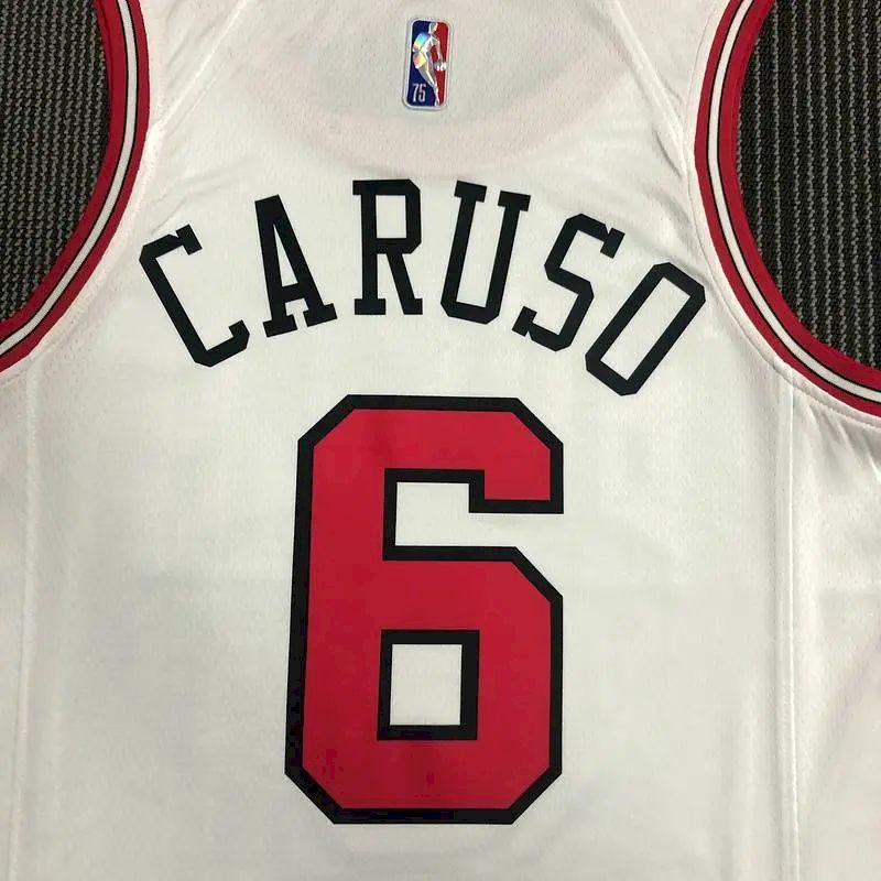 Camisa masculina Alex Caruso branca da equipe – Edição de 75º aniversário