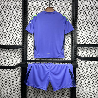 Kit de goleiro infantil do Manchester United 2024/25