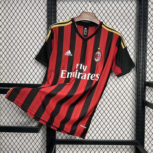 Camisa retrô titular do AC Milan 2013/14