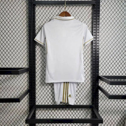 Camisa e shorts retrô infantil do Real Madrid 2011/12