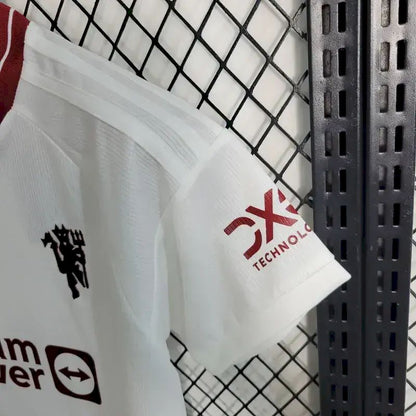 Terceiro uniforme infantil do Manchester United 2023/24