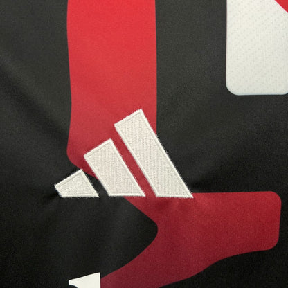Camisa pré-jogo do Manchester United 2024/25