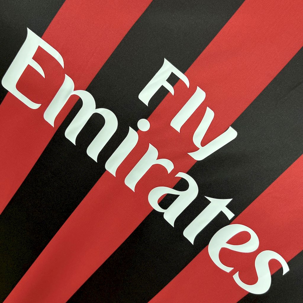 Camisa retrô titular do AC Milan 2017/18