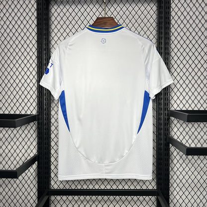 Camisa titular do Leeds United FC 2024/25