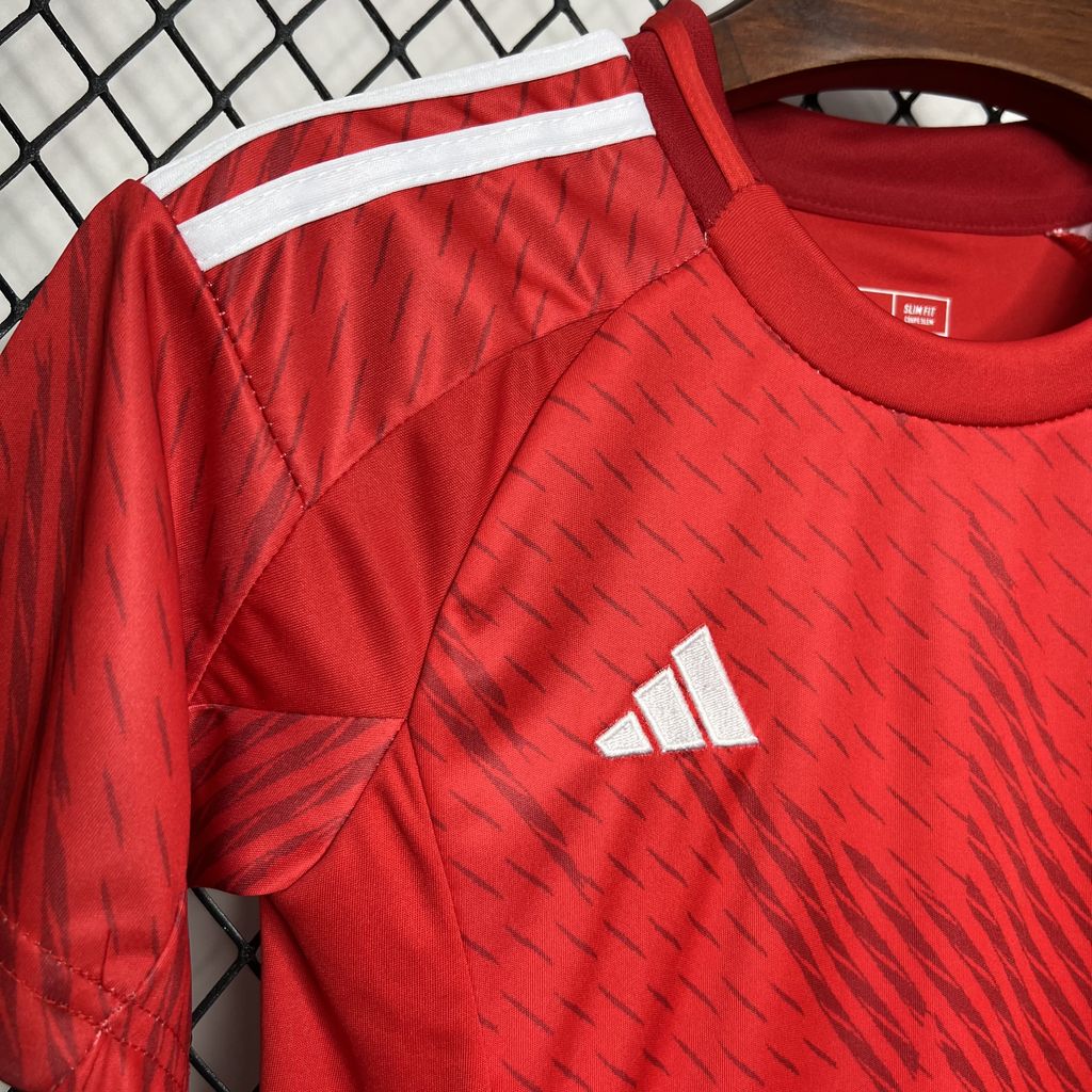 Kit Infantil para a Temporada 2024/25 do Nottingham Forest